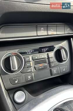 Внедорожник / Кроссовер Audi Q3 2016 в 