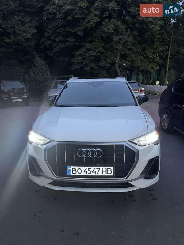 Внедорожник / Кроссовер Audi Q3 2020 в 