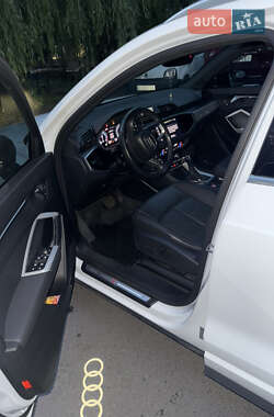 Внедорожник / Кроссовер Audi Q3 2020 в 