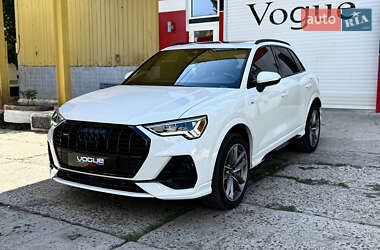Внедорожник / Кроссовер Audi Q3 2021 в 
