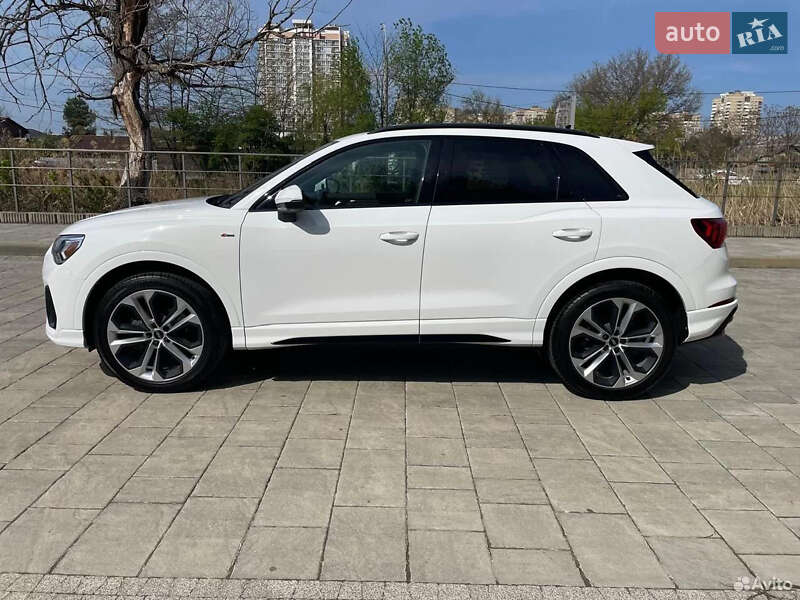 Внедорожник / Кроссовер Audi Q3 2023 в Львове