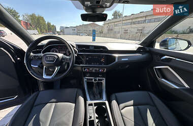 Внедорожник / Кроссовер Audi Q3 2020 в 