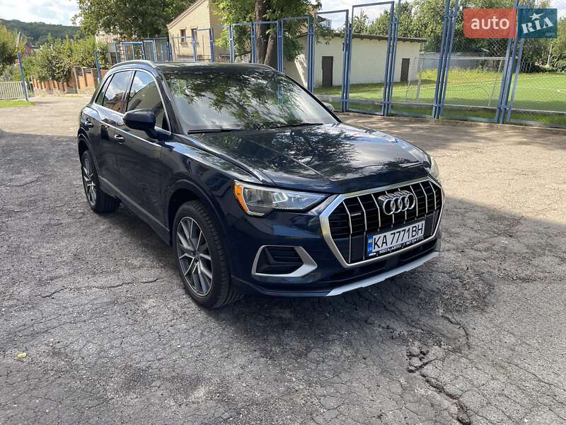 Внедорожник / Кроссовер Audi Q3 2019 в 