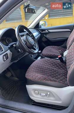 Позашляховик / Кросовер Audi Q3 2017 в 