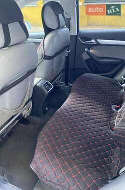 Позашляховик / Кросовер Audi Q3 2017 в 