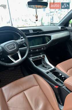Внедорожник / Кроссовер Audi Q3 2021 в 