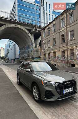 Внедорожник / Кроссовер Audi Q3 2021 в 