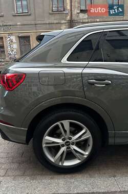 Внедорожник / Кроссовер Audi Q3 2021 в 