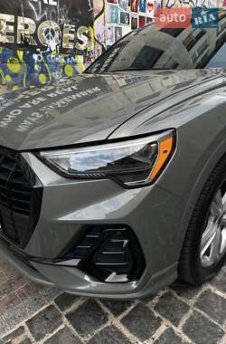 Внедорожник / Кроссовер Audi Q3 2021 в 