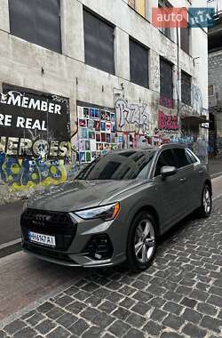 Внедорожник / Кроссовер Audi Q3 2021 в 