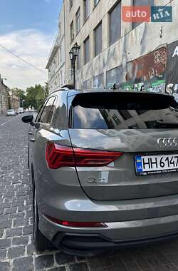 Внедорожник / Кроссовер Audi Q3 2021 в 