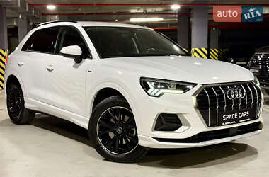 Внедорожник / Кроссовер Audi Q3 2022 в 