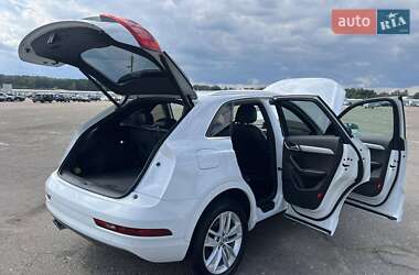 Внедорожник / Кроссовер Audi Q3 2016 в 