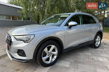 Внедорожник / Кроссовер Audi Q3 2020 в 