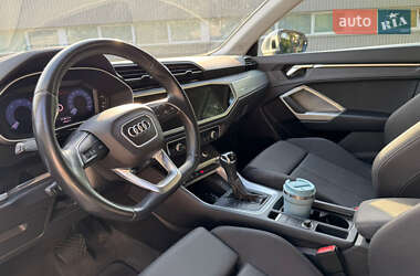 Внедорожник / Кроссовер Audi Q3 2020 в 