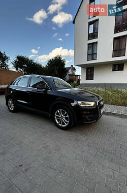 Позашляховик / Кросовер Audi Q3 2012 в 