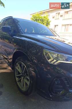 Внедорожник / Кроссовер Audi Q3 2024 в 