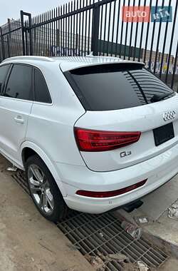 Внедорожник / Кроссовер Audi Q3 2016 в 