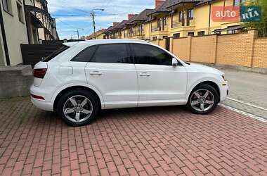 Позашляховик / Кросовер Audi Q3 2015 в 