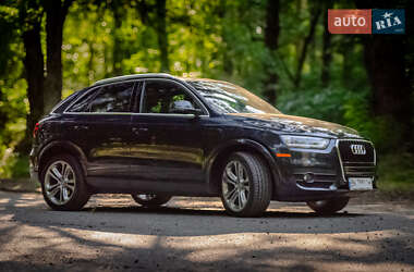 Позашляховик / Кросовер Audi Q3 2015 в 
