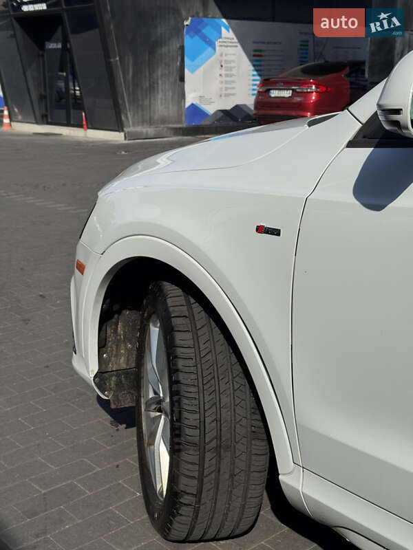 Внедорожник / Кроссовер Audi Q3 2017 в Киеве