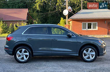 Внедорожник / Кроссовер Audi Q3 2021 в 
