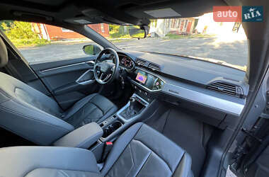 Внедорожник / Кроссовер Audi Q3 2021 в 