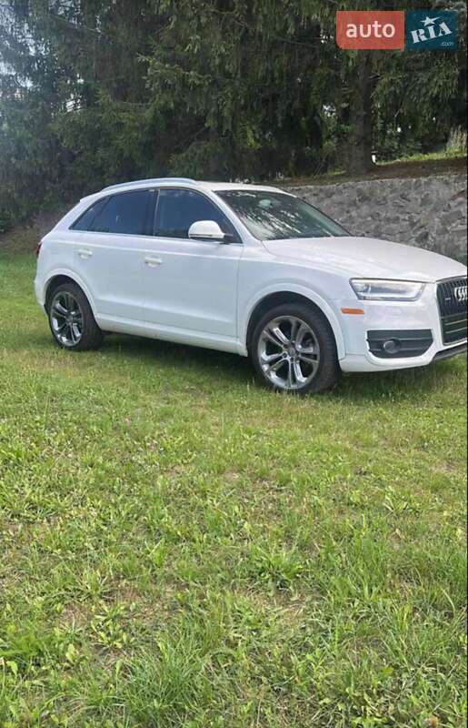 Внедорожник / Кроссовер Audi Q3 2015 в 
