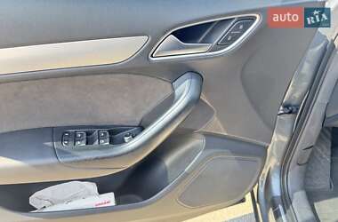 Внедорожник / Кроссовер Audi Q3 2011 в 
