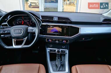 Позашляховик / Кросовер Audi Q3 2023 в 