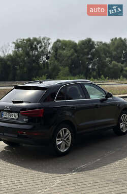 Позашляховик / Кросовер Audi Q3 2017 в 