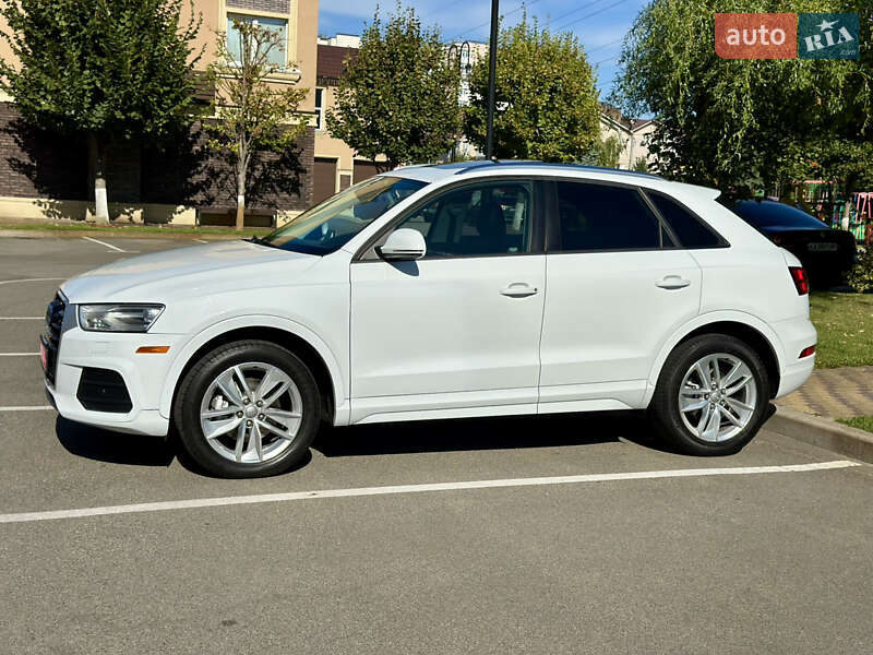 Внедорожник / Кроссовер Audi Q3 2017 в Киеве
