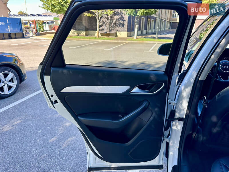 Внедорожник / Кроссовер Audi Q3 2017 в Киеве