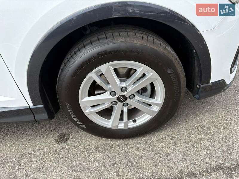 Внедорожник / Кроссовер Audi Q3 2024 в Ивано-Франковске