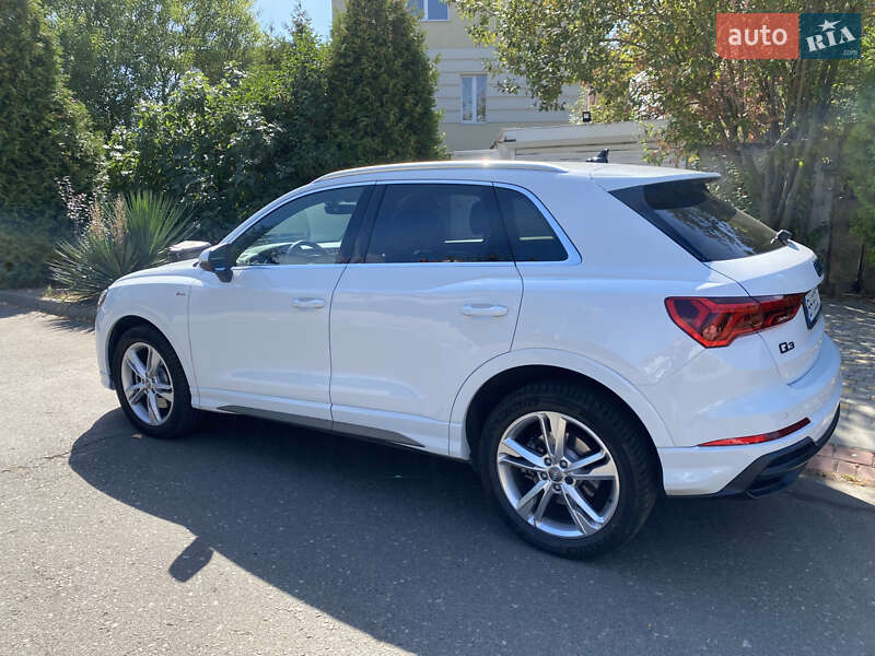 Позашляховик / Кросовер Audi Q3 2019 в Одесі