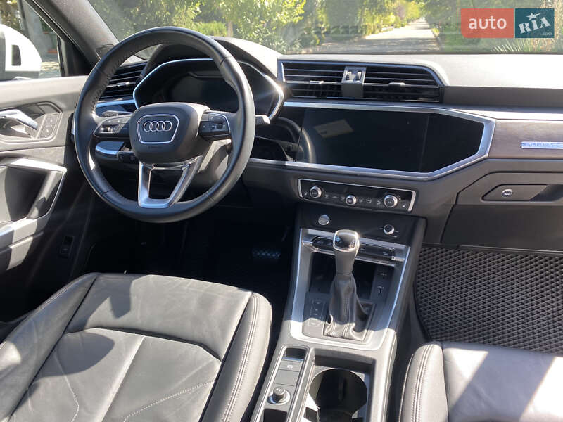 Позашляховик / Кросовер Audi Q3 2019 в Одесі