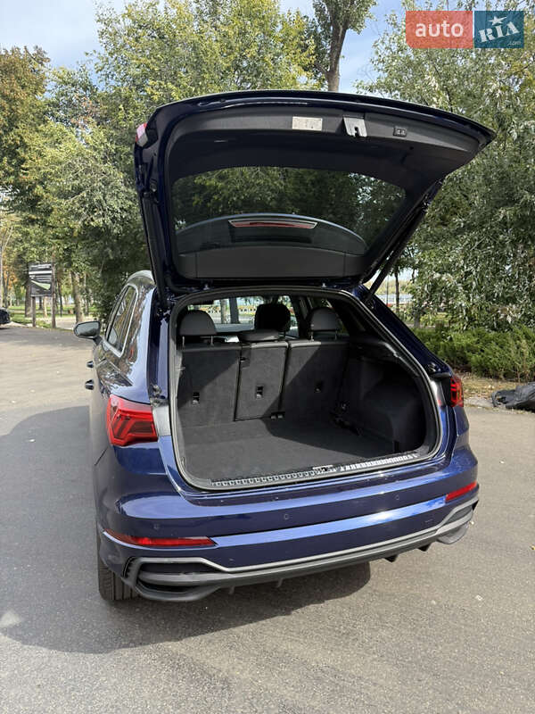 Внедорожник / Кроссовер Audi Q3 2024 в Киеве