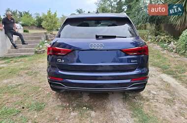 Позашляховик / Кросовер Audi Q3 2021 в 