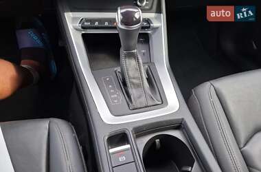 Позашляховик / Кросовер Audi Q3 2021 в 