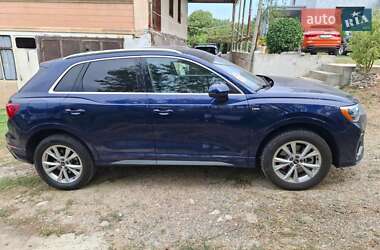 Позашляховик / Кросовер Audi Q3 2021 в 