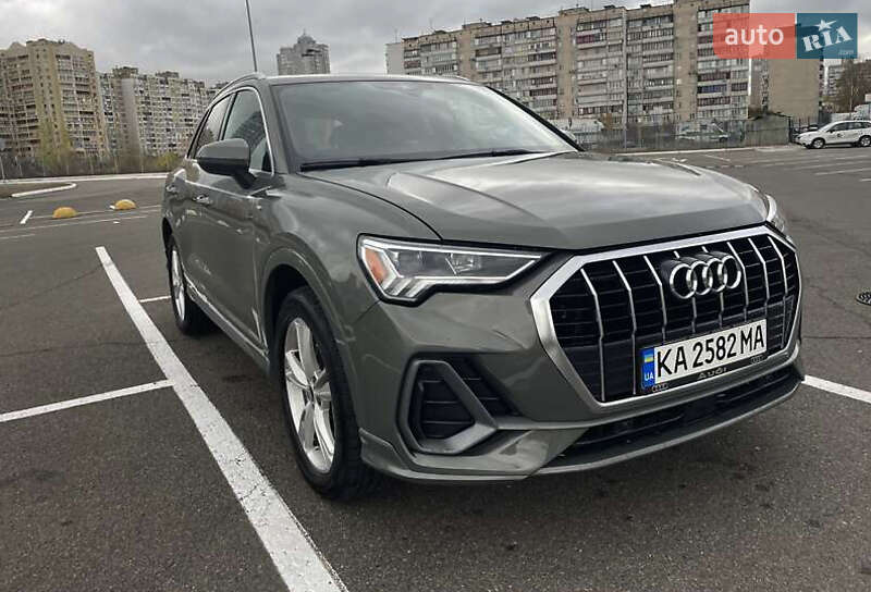 Внедорожник / Кроссовер Audi Q3 2021 в Львове