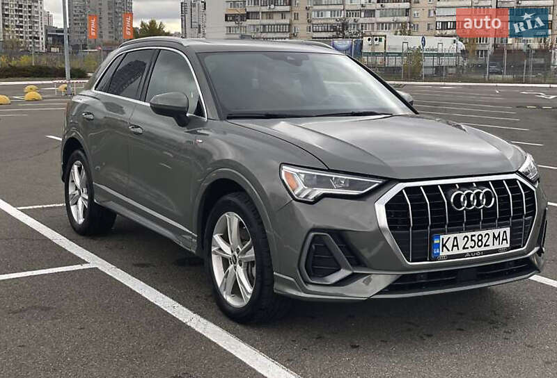 Внедорожник / Кроссовер Audi Q3 2021 в Львове