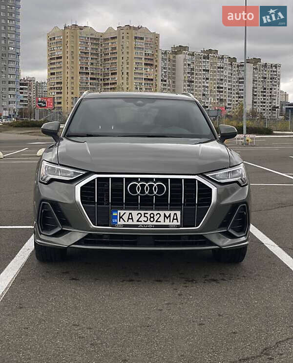 Внедорожник / Кроссовер Audi Q3 2021 в Львове
