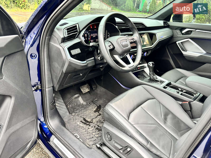 Внедорожник / Кроссовер Audi Q3 2022 в Вышгороде