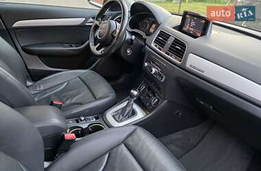 Позашляховик / Кросовер Audi Q3 2017 в 