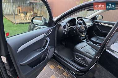 Позашляховик / Кросовер Audi Q3 2017 в 