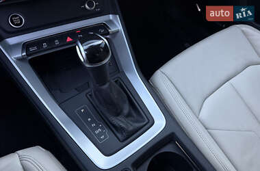 Позашляховик / Кросовер Audi Q3 2021 в 