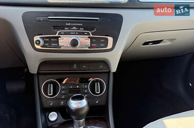 Позашляховик / Кросовер Audi Q3 2015 в 