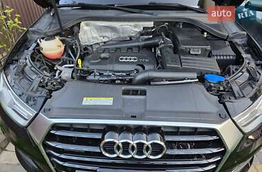 Позашляховик / Кросовер Audi Q3 2017 в 