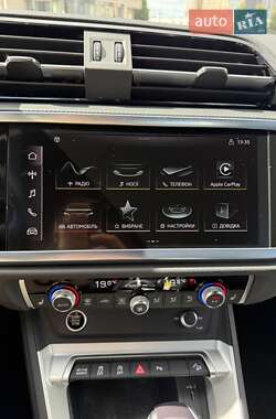 Позашляховик / Кросовер Audi Q3 2024 в 